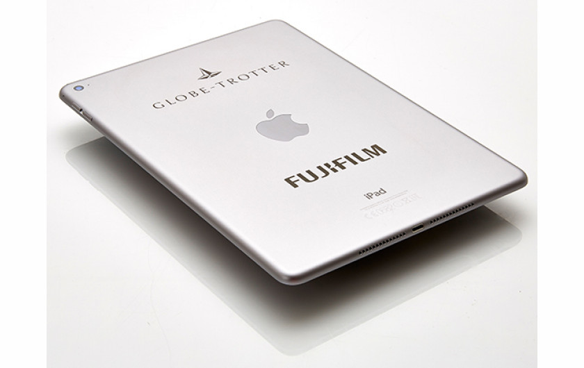 Fujifilm X-T1 Graphite Silver Limited Edition Globe-Trotter Kit