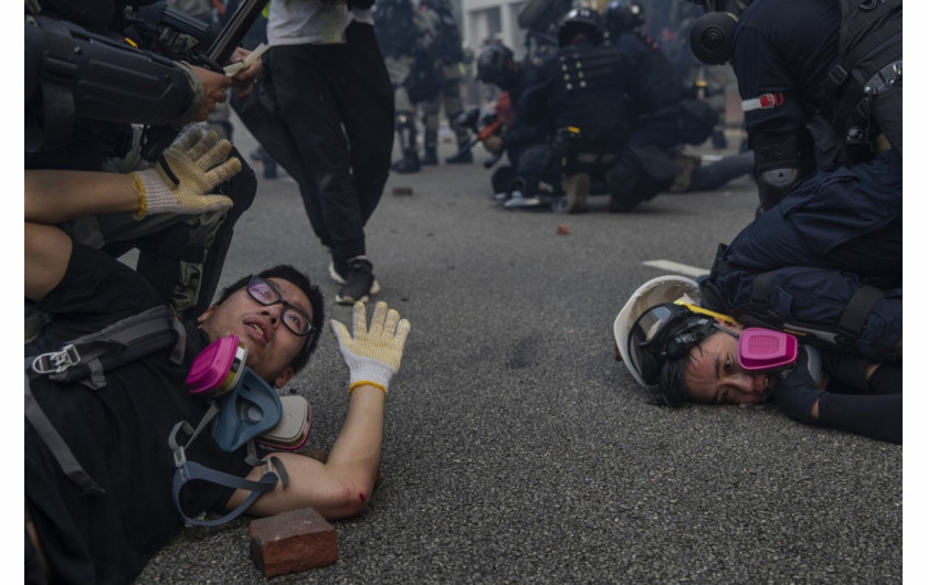 fot. Susana Vera. Aresztowanie protestujących podczas zamieszek w dzielnicy Admiralty. Hong Kong, Chiny, 29 września 2019 / Pulitzer Prize for Breaking News Photography 2020
