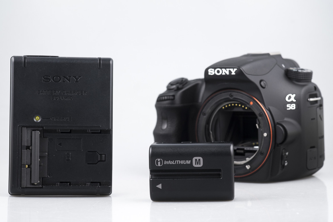 Sony SLT-A58 - ładowarka i akumulator