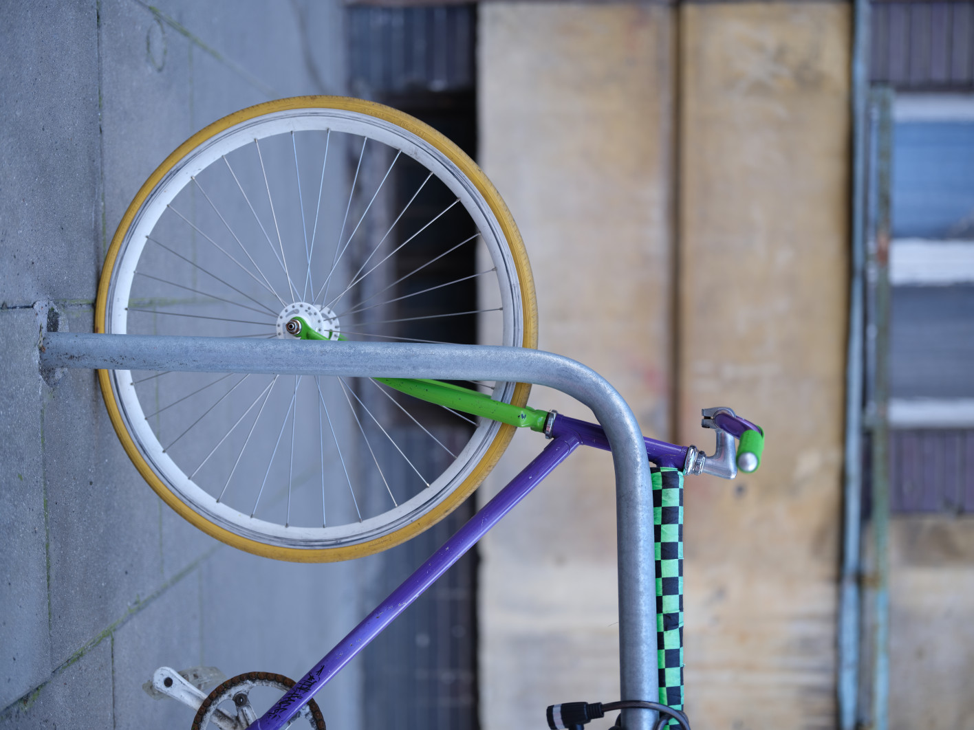 1/160 s, f/1.7, ISO 80, 55 mm