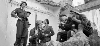 Pierwsze dni Powstania Warszawskiego na zdjęciach - Sierpień 1944 w obiektywie