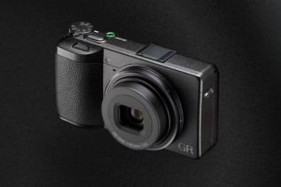 Ricoh GR IV oficjalnie - nową wersję ulicznego kompaktu zobaczymy już jesienią