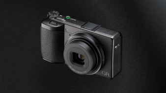 Ricoh GR IV oficjalnie - nową wersję ulicznego kompaktu zobaczymy już jesienią
