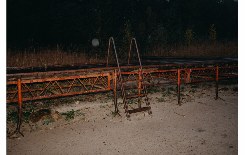Fot. Wojciech Grzędziński, 2. miejsce w kat. Stories - Climate, Responsobility / Grand Press Photo 2024 Ekstremalnie suche lato w 2023 roku spowodowało, że linia brzegowa jeziora Świętajno cofnęła się w niektórych miejscach nawet kilkanaście metrów. Po wyjątkowo obfitej w opady zimie lustro wody podniosło się o kilkanaście centymetrów, nie rekompensując strat lat wcześniejszych.