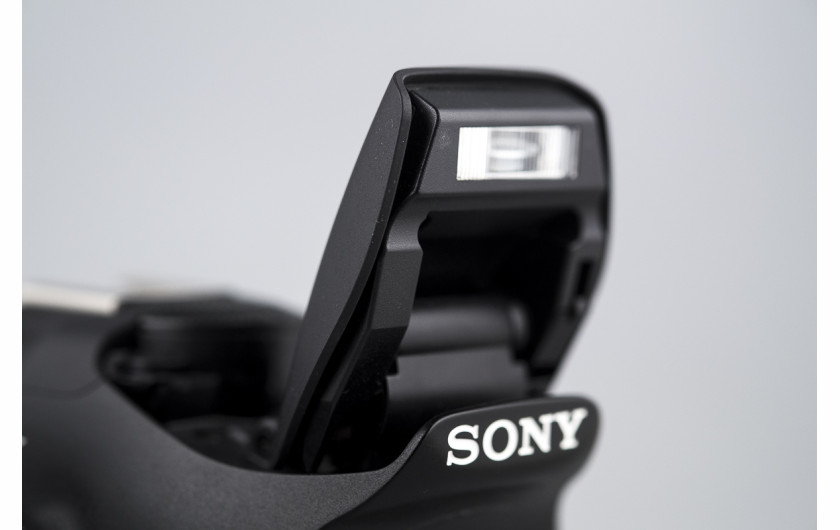 Sony SLT-A58 - lampa błyskowa