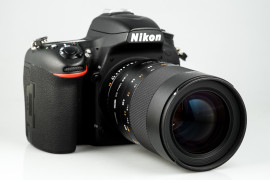 Samyang 100 mm f/2.8 ED UMC MACRO z aparatem Nikon D750