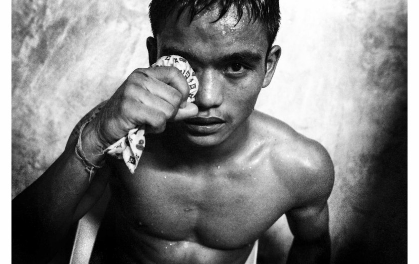 fot. David Sharabani, z cyklu  Heard a Crack: Observations on Muay Thai, 2. miejsce w kategorii Stories & Portfolios