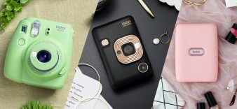 Tradycyjny, cyfrowy, a może drukarka? Zobacz, który Instax mini jest dla ciebie