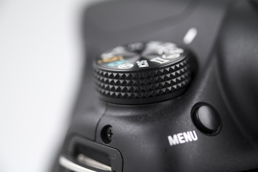 Sony SLT-A58 - faktura pokrętła PASM
