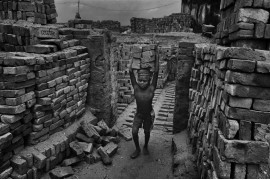 fot. Alain Schroeder, "Brick Prison". 1. miejsce w kategorii Projects & Portfolios w konkursie Urban Photo Awards 2018