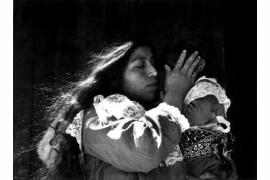 Matka z dzieckiem w ramionach, Meksyk