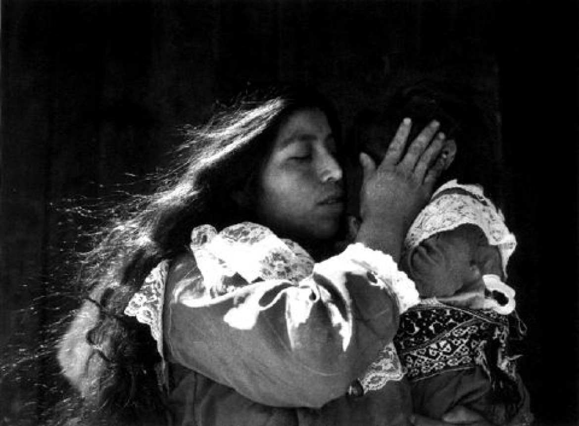 Matka z dzieckiem w ramionach, Meksyk