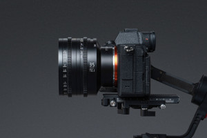 TTArtisan 35 mm T2.1 Cine - pierwszy obiektyw kinowy w ofercie. I od razu z unikalną funkcją