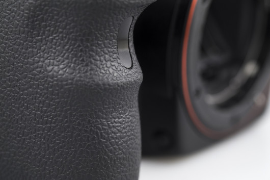 Sony SLT-A58 - grip