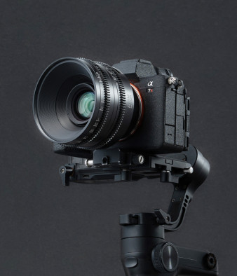 TTArtisan 35 mm T2.1 Cine - pierwszy obiektyw kinowy w ofercie. I od razu z unikalną funkcją