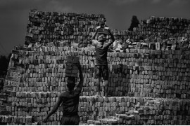 fot. Alain Schroeder, "Brick Prison". 1. miejsce w kategorii Projects & Portfolios w konkursie Urban Photo Awards 2018