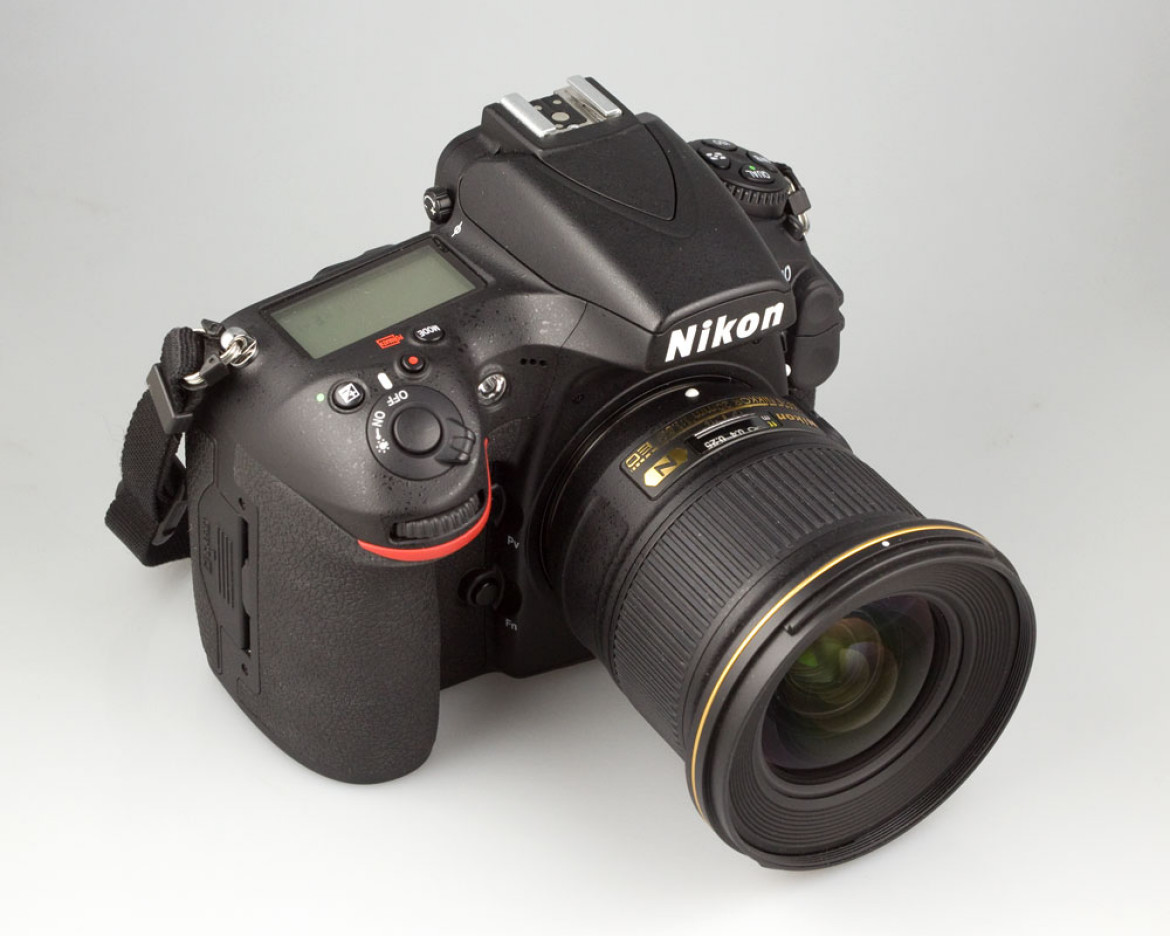 Nikon D810 z obiektywem Nikon AF-S Nikkor 20mm f/1,8G ED