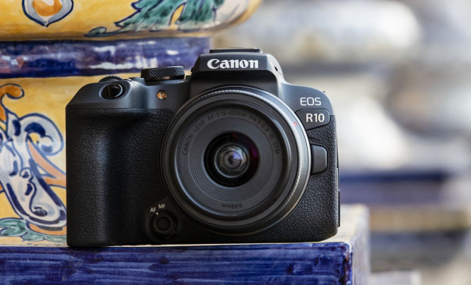 Canon EOS R10 - wszechstronny aparat na start