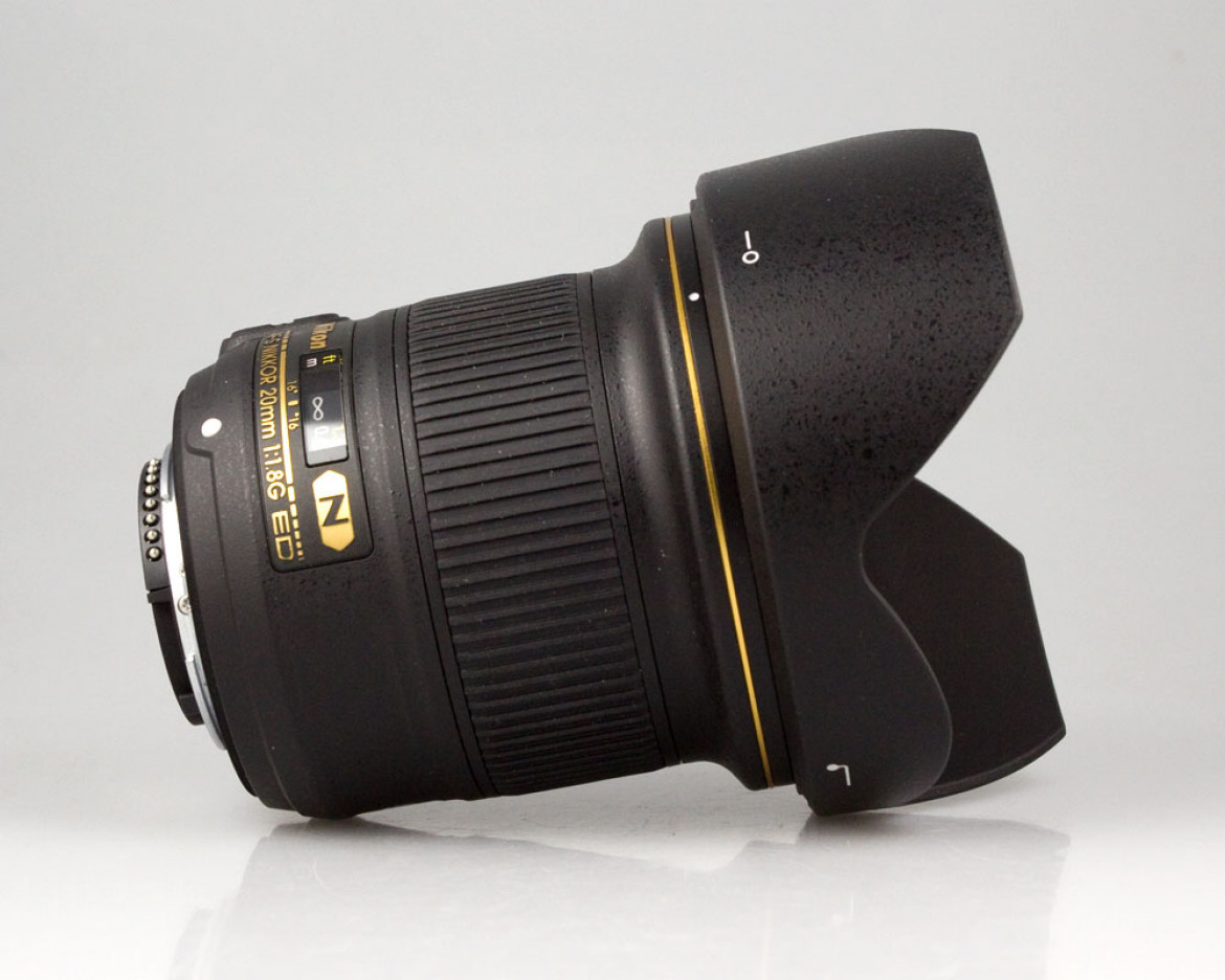 Nikon AF-S Nikkor 20mm f/1,8G ED z osłoną przeciwsłoneczną