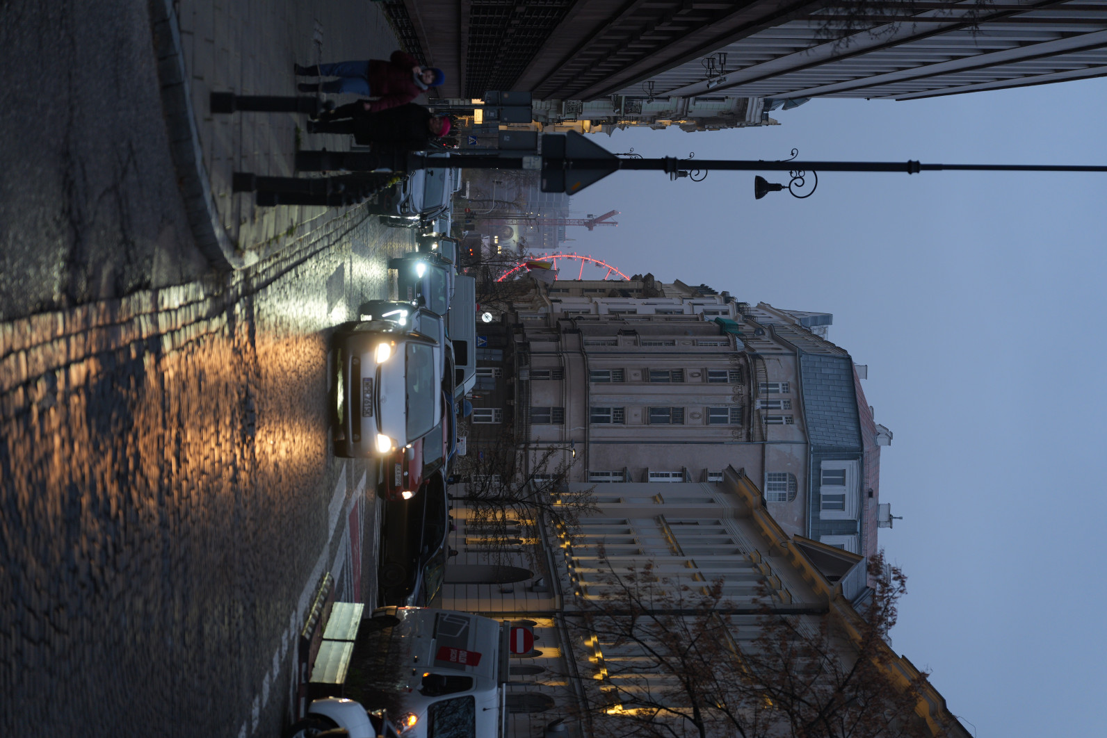 1/125 s, f/2, ISO 320, 70.0 mm