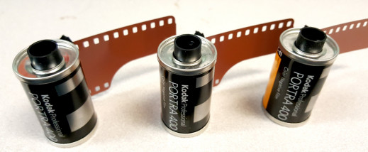 Kryzys na rynku stali dotyka Kodaka. Pojemniki na film 135 będą teraz srebrne.