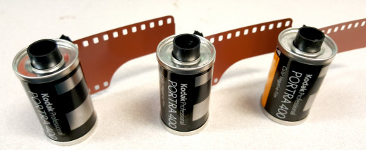 Kryzys na rynku stali dotyka Kodaka. Pojemniki na film 135 będą teraz srebrne.