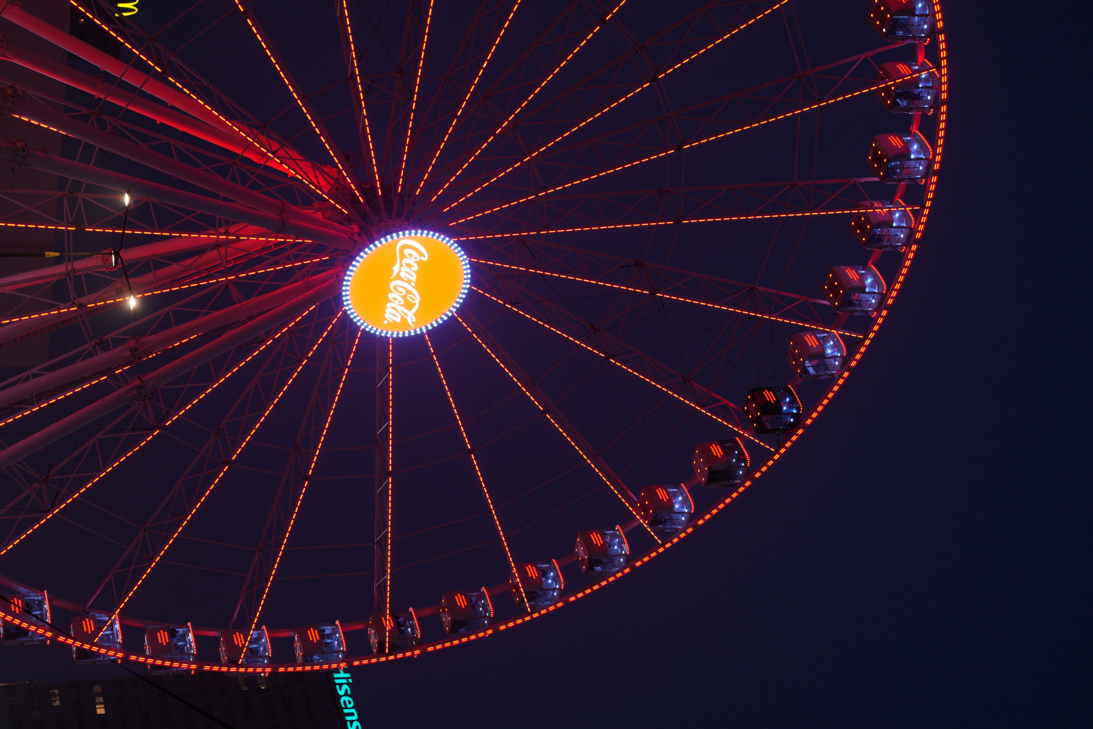 1/125 s, f/2.2, ISO 400, 70.0 mm