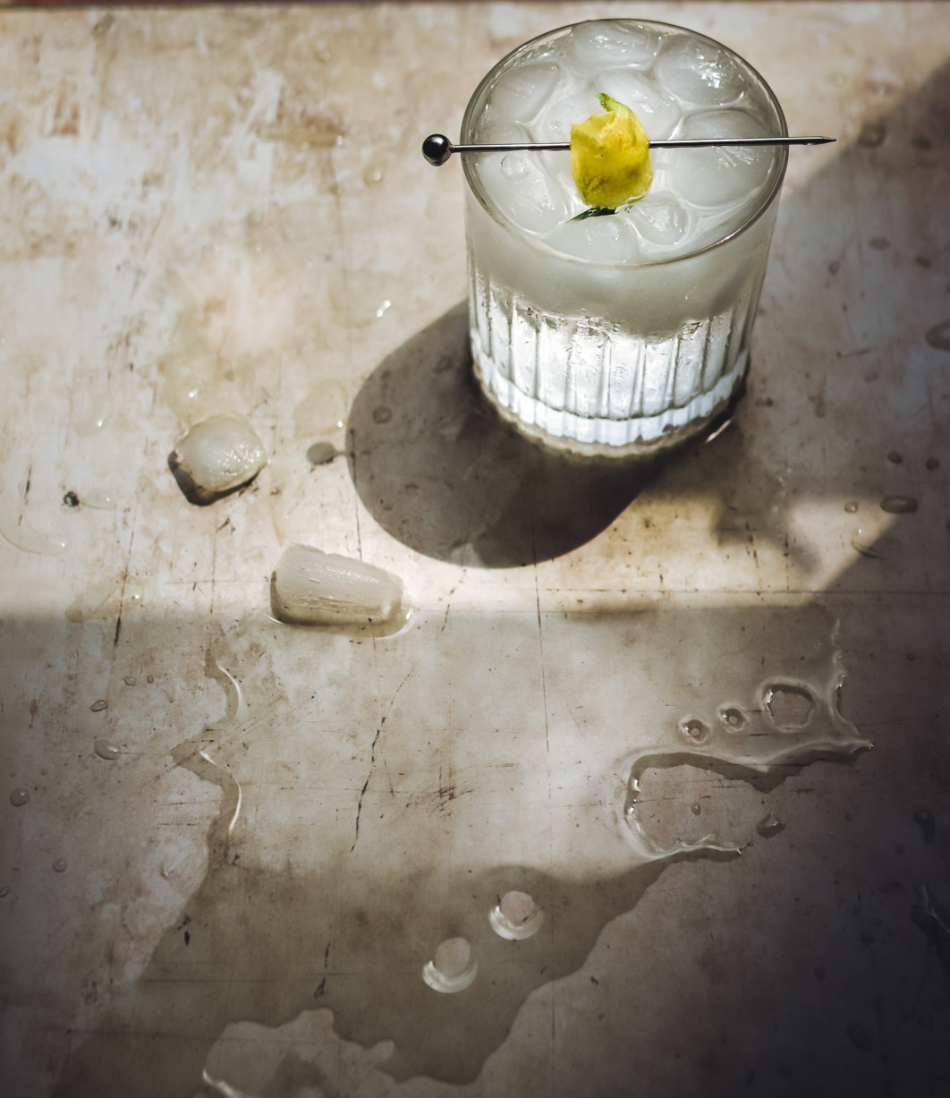 Fot. Alessandra Bartoloni, &quot;Sunshine Gin&quot;, nagroda w kat. World of Drinks / World Food Photography Awards by Bimi 2025