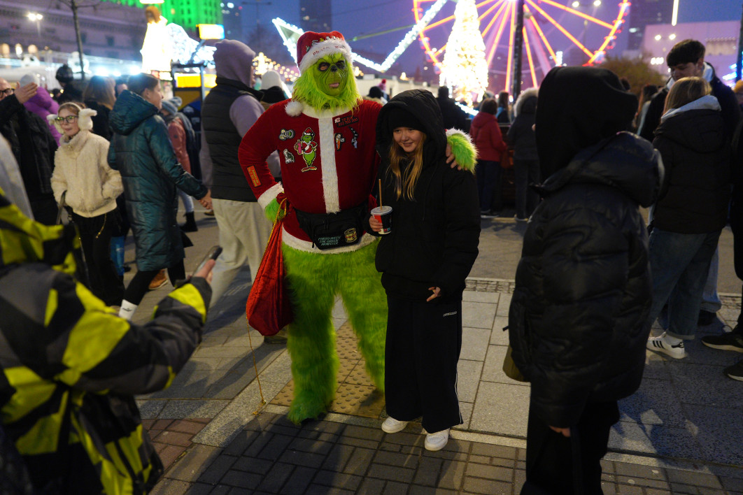 1/125 s, f/2.2, ISO 5000, 28.0 mm