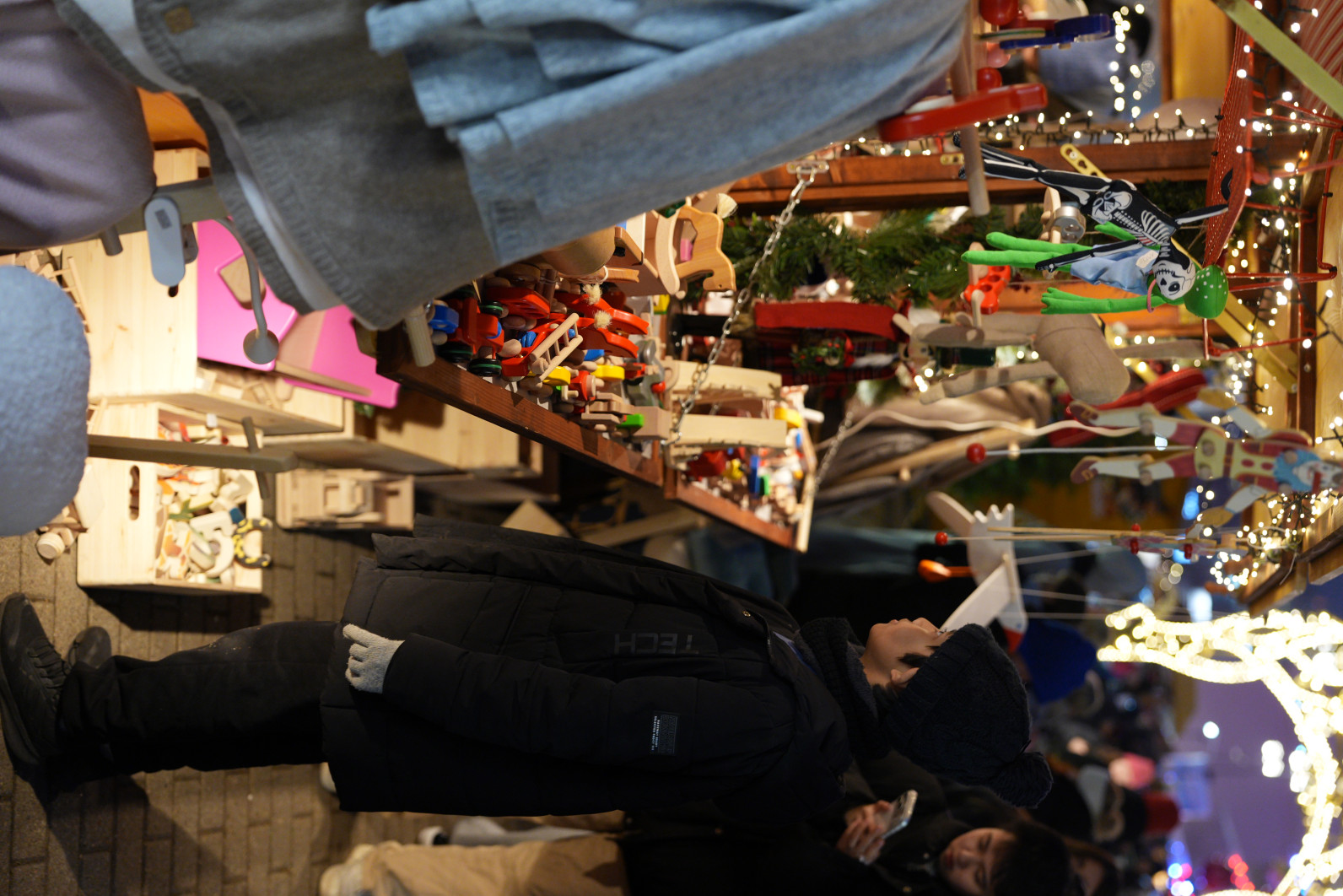 1/125 s, f/2.2, ISO 2000, 49.0 mm