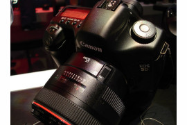 Canon EOS 5D z obiektywem EF 85mm F1.2L II