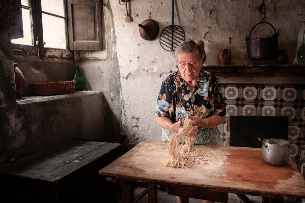 Fot Diego Marinelli, &quot;La Matassa. A Real Work of Craftsmanship&quot;, nagroda w kat. The Philip Harben Award for Food in Action supported by International Salon Culinaire / World Food Photography Awards by Bimi 2025