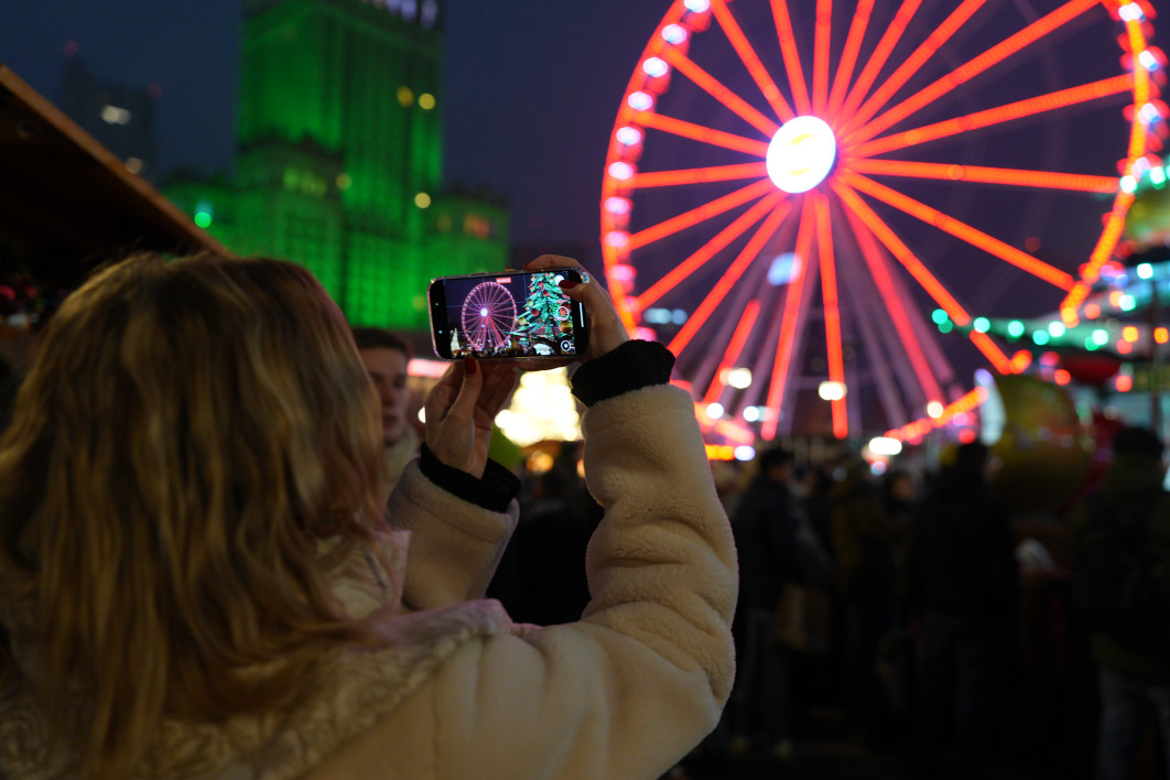 1/125 s, f/2.2, ISO 1600, 28.0 mm