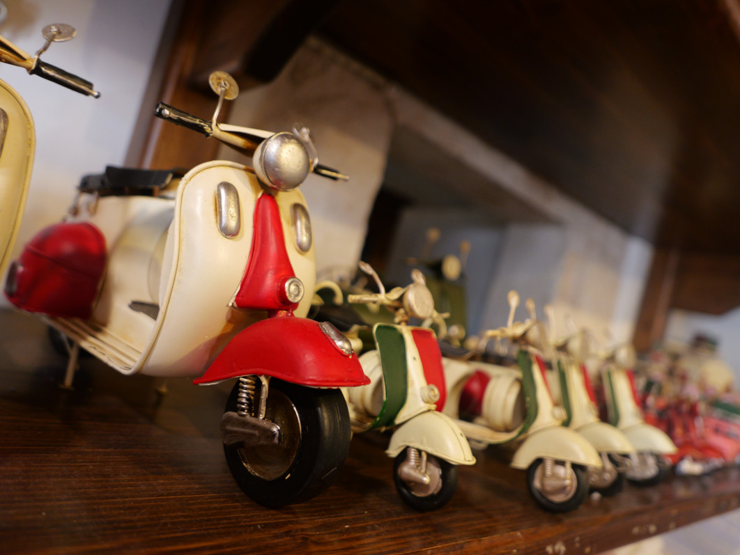 1/60 s, f/1.7, ISO 640, 10.9 mm