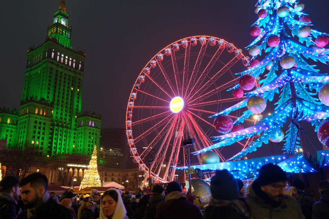 1/125 s, f/2.2, ISO 1600, 28.0 mm