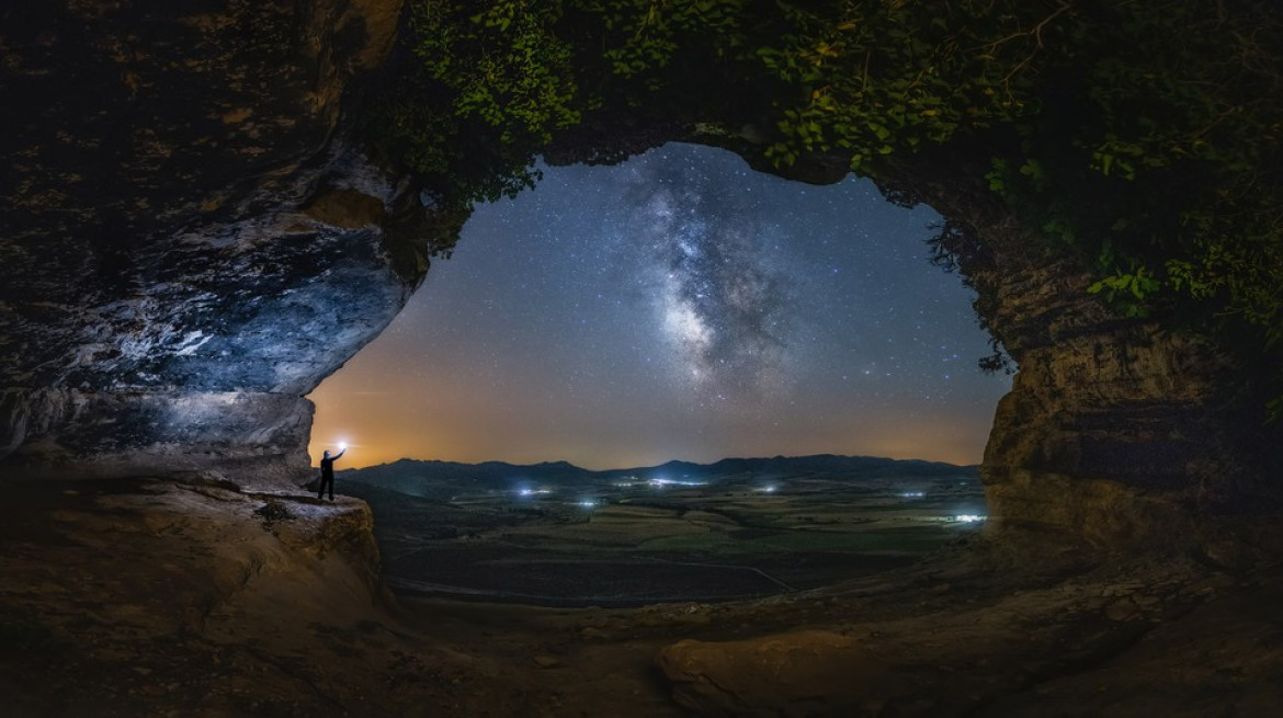 fot. David Ros Garcia, "The last of us 2.0" / Insight Investment Astronomy Photographer of the Year 2019