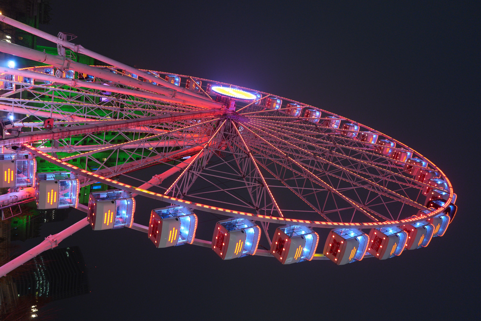 1/125 s, f/2.2, ISO 1600, 28.0 mm