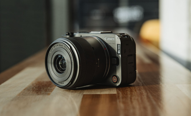 Canon EOS R50V - amatorski korpus dla vlogerów i filmujących w świetnej cenie