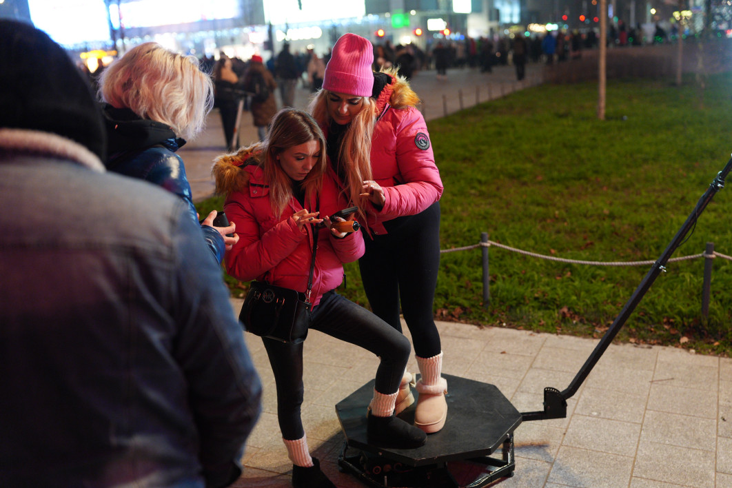 1/125 s, f/2, ISO 3200, 36.0 mm