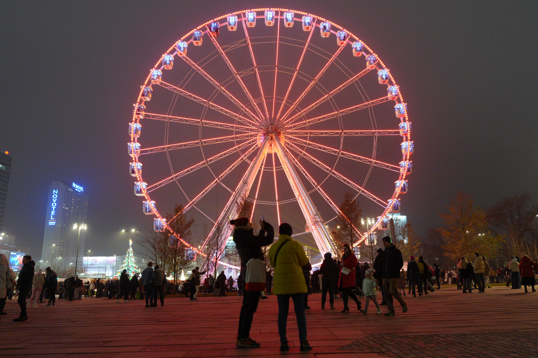 1/125 s, f/2.2, ISO 4000, 28.0 mm