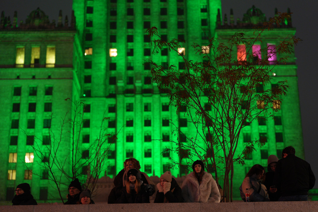 1/125 s, f/2.2, ISO 2500, 70.0 mm