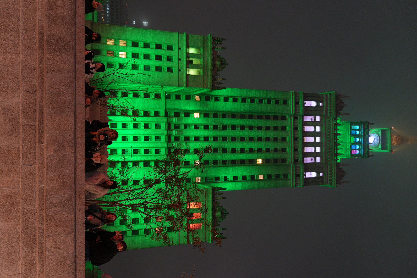 1/125 s, f/2.2, ISO 2500, 36.0 mm