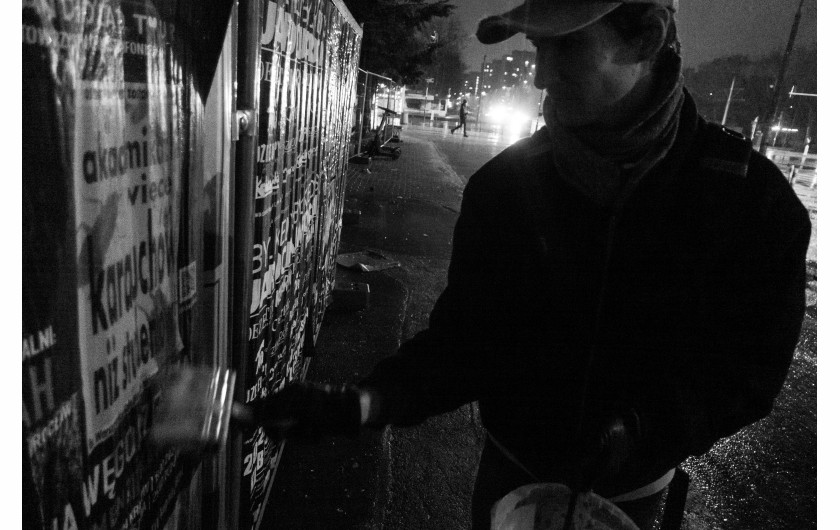Fot. Antoni Nowak, Wydział Sztuki Mediów Akademii Sztuk Pięknych w Warszawie, 2. miejsce w kat. Young Poland - Stories / Grand Press Photo 2024 Działalność studentów zrzeszających się w związku zawodowym Inicjatywa Pracownicza stała się głośna dzięki udanej akcji okupacyjnej poznańskiego akademika Jowita. Reportaż ukazuje działalność Warszawskiego Koła Młodych Inicjatywy Pracowniczej, którego członkowie walczą o prawa socjalne studentów, wchodząc w konflikt z władzami Uniwersytetu Warszawskiego, a także biorąc aktywny udział w obronie Jowity UAM.
