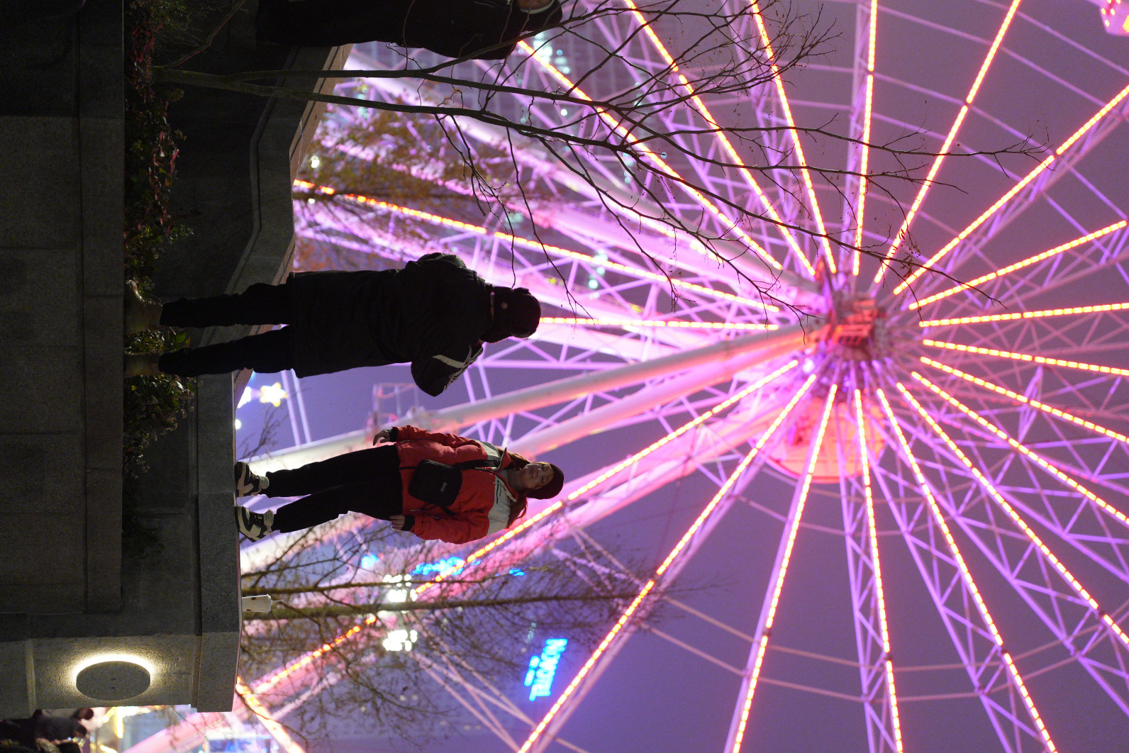 1/125 s, f/2.2, ISO 6400, 70.0 mm