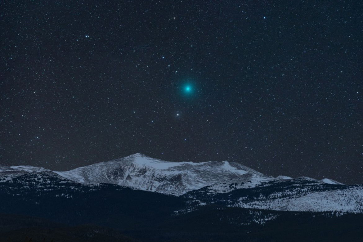 fot. Kevin Palmer, "Comet and Mountain" / Insight Investment Astronomy Photographer of the Year 2019