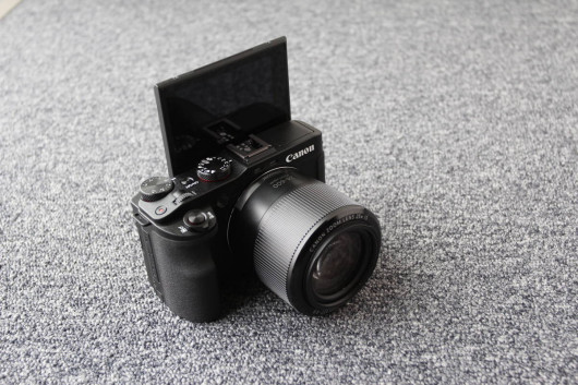 Canon PowerShot G3 X - odchylany ekran