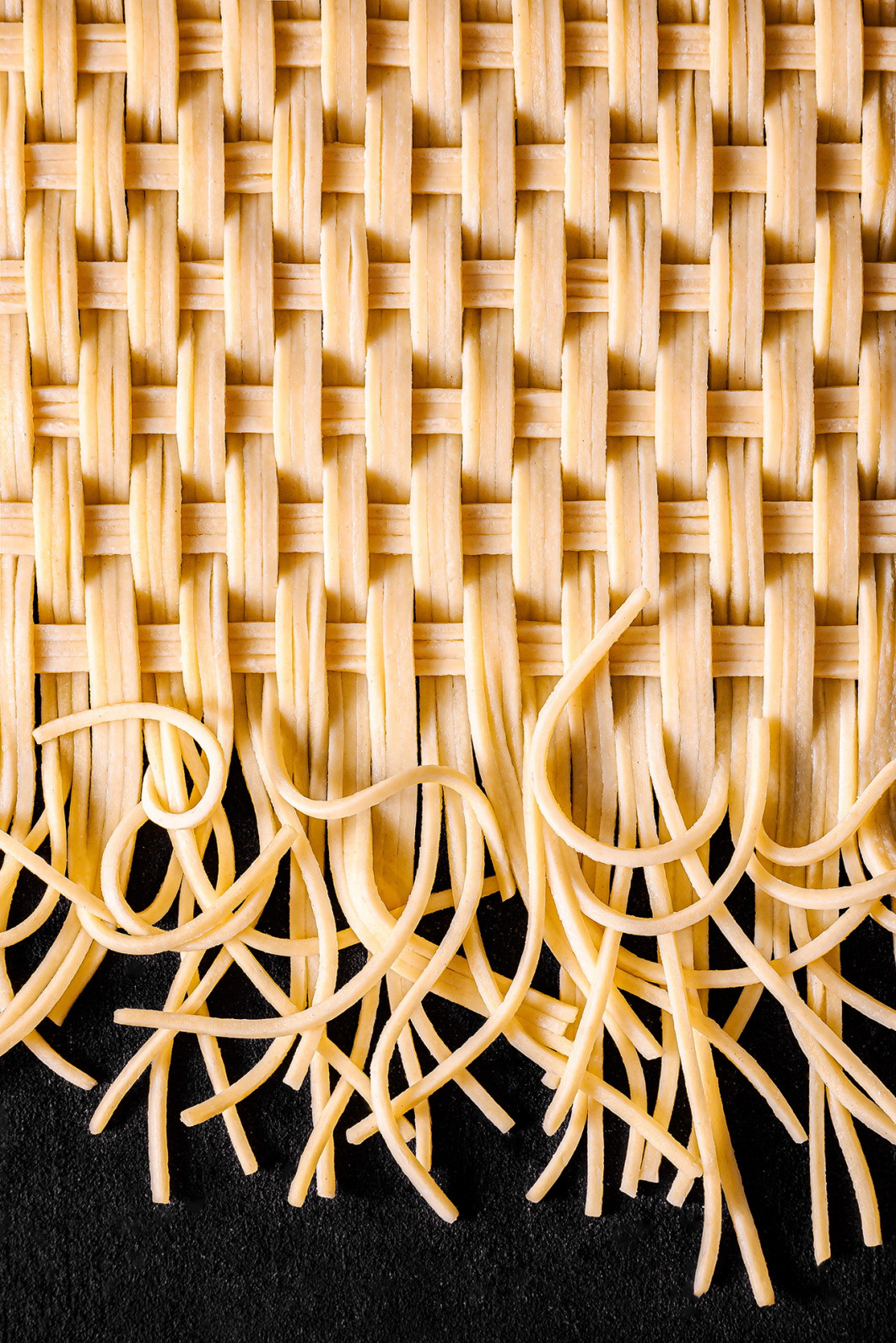 Fot. Costas Millas, &quot;Put All Your Pasta In One Basket&quot;, nagroda w kat. Hotel Art Group Food Stylist Award / World Food Photography Awards by Bimi 2025