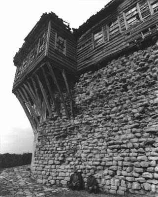 Isik Aksoy "Agonia zapomnianych domów"