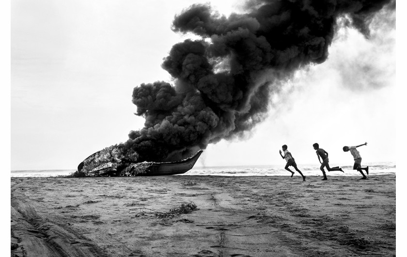 MOUHAMED MOUSTAPHA - The Existence - II miejsce w kategorii Street Photography (zdjęcie z serii)