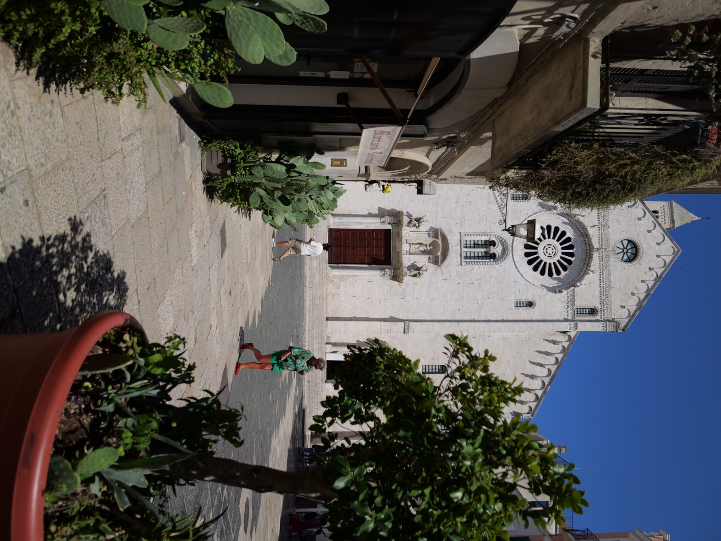 1/10000 s, f/1.7, ISO 100, 10.9 mm